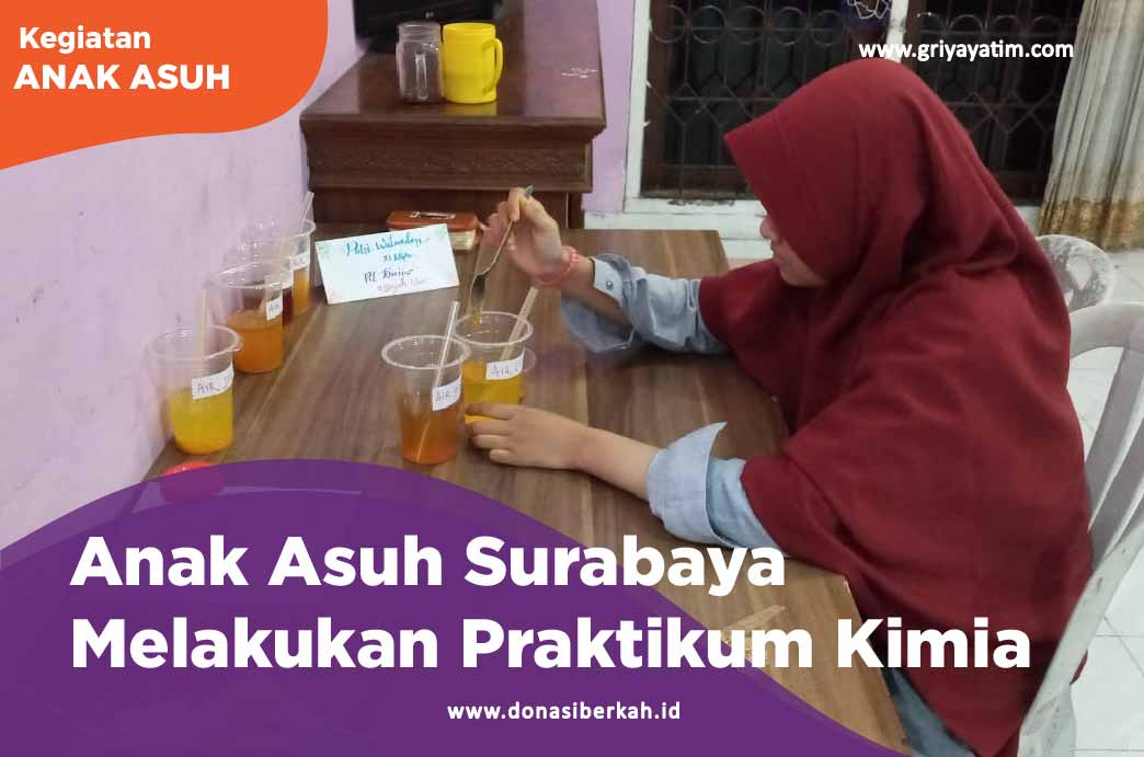 Anak Asuh Surabaya Melakukan Praktikum Kimia
