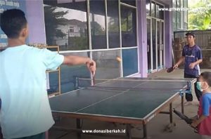 Kegiatan Anak Surabaya Bermain Tenis Meja