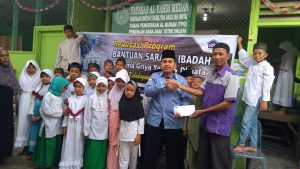 Pelaksanaan program bantuan sarana ibadah atau di singkat (BSI) merupakan program rutin yang di laksanakan oleh Yayasan Griya Yatim & Dhuafa ( GYD ). Pada bulan maret 2018 sebanyak 3 Masjid atau Musholla telah mendapatkan program ini. Bantuan berupa pembelian material bahan bangunan dan uang tunai di harapkan bisa membantu proses pembangunan dan menambah kenyamanan beribadah terlebih sebentar lagi menyambut moment Ramaddhan 1439 H. Bantuan diberikan secara langsung oleh Bapak Roni Anto selaku Kepala Divisi Pemberdayaan Yayasan Griya yatim & Dhuafa kepada Masjid Ar Rahman Desa Cikopo Pakusarana Jasinga Cipanas Kabupaten Bogor Provinsi Jawa Barat. Pada hari senin tanggal 12 Maret 2018, Bantuan berupa uang tunai dan material bahan bangunan di terima langsung oleh Bapak H. Edi selaku Ketua DKM Masjid Ar-Rahman . Sementara itu bantuan berupa uang tunai kepada Masjid Al-Muhajirin Perumahan Griya Bunga Asri Indah Gunung Sindur Kabupaten Bogor di laksanakan pada hari sabtu tanggal 24 Maret 2018. Bantuan tersebut itu nantinya akan dimanfaatkan untuk kegiatan renovasi Masjd Al Muhajirin Perumahan Griya Bunga Asri Indah Gunung Sindur Bogor. "Program ini merupakan tanggung jawab moril Yayasan Griya Yatim & Dhuafa terutama untuk peningkatan kualitas sarana dan prasarana ibadah. Semoga dengan adanya bantuan ini masyarakat luas dapat merasa lebih nyaman dalam beribadah". Pungkas Kepala Divisi Pemberdayaan Bapak Roni Anto. Penerima manfaat program bantuan sarana ibadah mengaku sangat terbantu dengan adanya bantuan ini. "Terimakasih atas bantuan yg diberikan oleh Yayasan Griya Yatim & Dhuafa, terutama dalam segi sarana dan prasarana peribadatan memang masih sangat kurang. Kami merasa terbantu dengan adanya bantuan ini dan akan kami manfaatkan sebaik mungkin", ujar Bapak Agus selaku ketua DKM Masjid Al-Muhajirin Gunung Sindur Bogor.