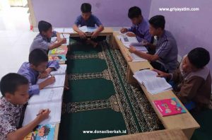 Senyum Bahagia Yatim dan Dhuafa Masih Bisa Sekolah