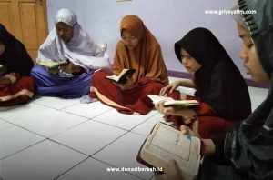 Anjuran Untuk Menyayangi Anak Yatim Anjuran Untuk Menyayangi Anak Yatim