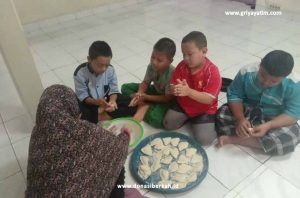 Libur Sekolah Anak Asuh GYD Membuat Pempek