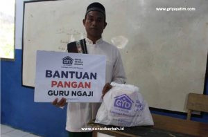 Bantuan Pangan Guru Ngaji di Desa Parigi