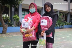 Bantuan Perlengkapan sekolah Yatim & Dhuafa di Kampung Setu