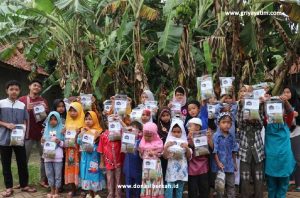 Bantuan Gizi Yatim Dan dhuafa Di Kampung Cisauk