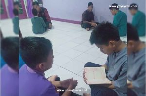 Anak Asuh Kranggan Semangat Saling Tes Hafalan Sesama Teman