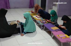 Anak Asuh Bintaro Setor Hafalan Ke Umi Asrama