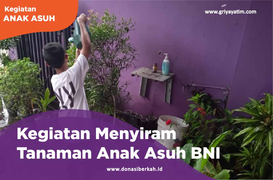 Kegiatan Menyiram Tanaman Anak Asuh BNI