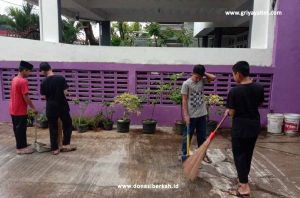 Liburan Akhir Pekan Anak Asuh Cinere Bersih-Bersih Bersama