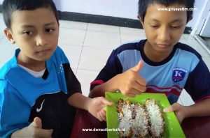 Membuat Pisang Keju Anak Asuh Serang 1