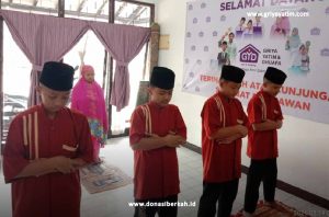 Hari Libur, Anak Asuh Cinere Lakukan Shalat Dhuha