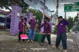 Jum'at Waktunya Bersih-Bersih Asrama & Lingkungan