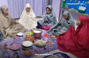 Makan Sahur Anak Asuh Bukittinggi