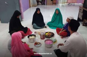 Bahagianya Anak Asuh Surabaya Melakukan Ibadah Puasa