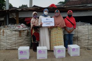 Berbagi bantuan Kebutuhan Pokok Bersama Cut Putri Untuk Anak-anak Yatim Dhuafa dan Lansia Dhuafa