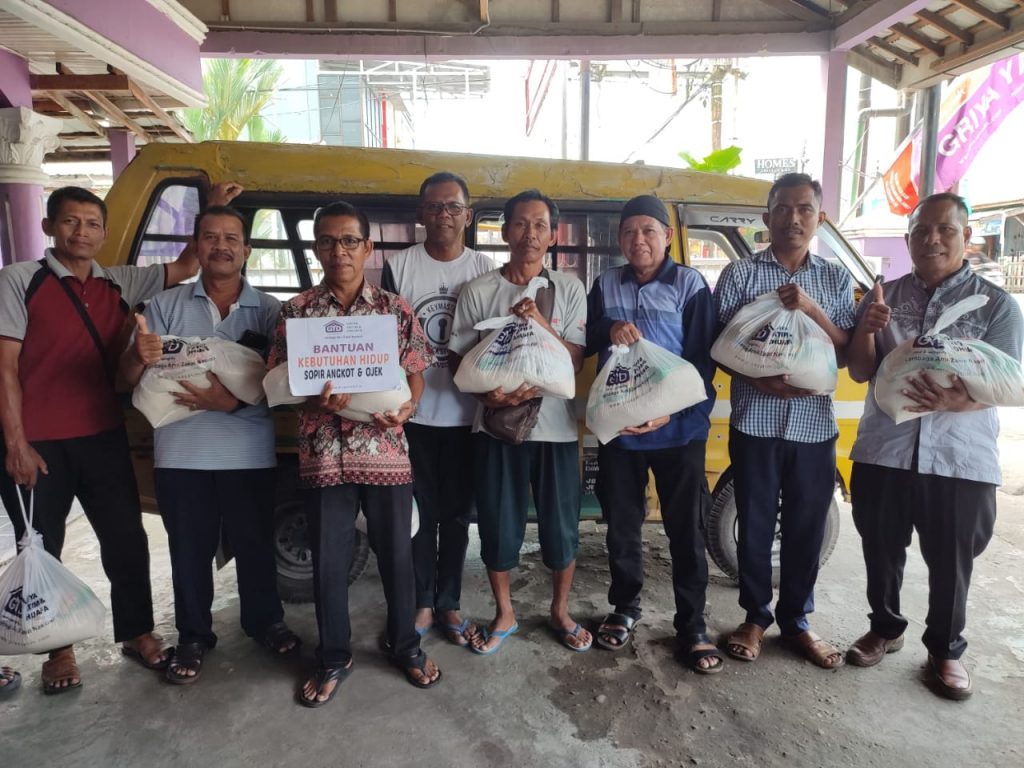 Bantuan Sembako untuk Supir angkot sekitar Asrama Banjarmasin