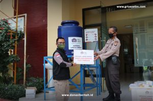 Bantuan APD & Sarana Cuci Tangan Portabel untuk RS Polda Banten